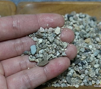 모래네 깨끗한 강모래 소립 1kg 강마사 부드러운원석 복토 장식돌 여과제 1